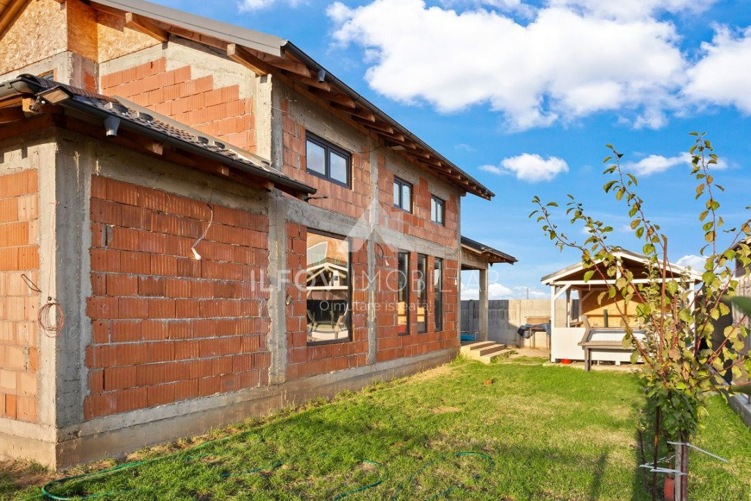 SNAGOV GHERMANESTI - VILA LA ROSU 5 CAMERE 243 MP CONSTRUITI GARAJ